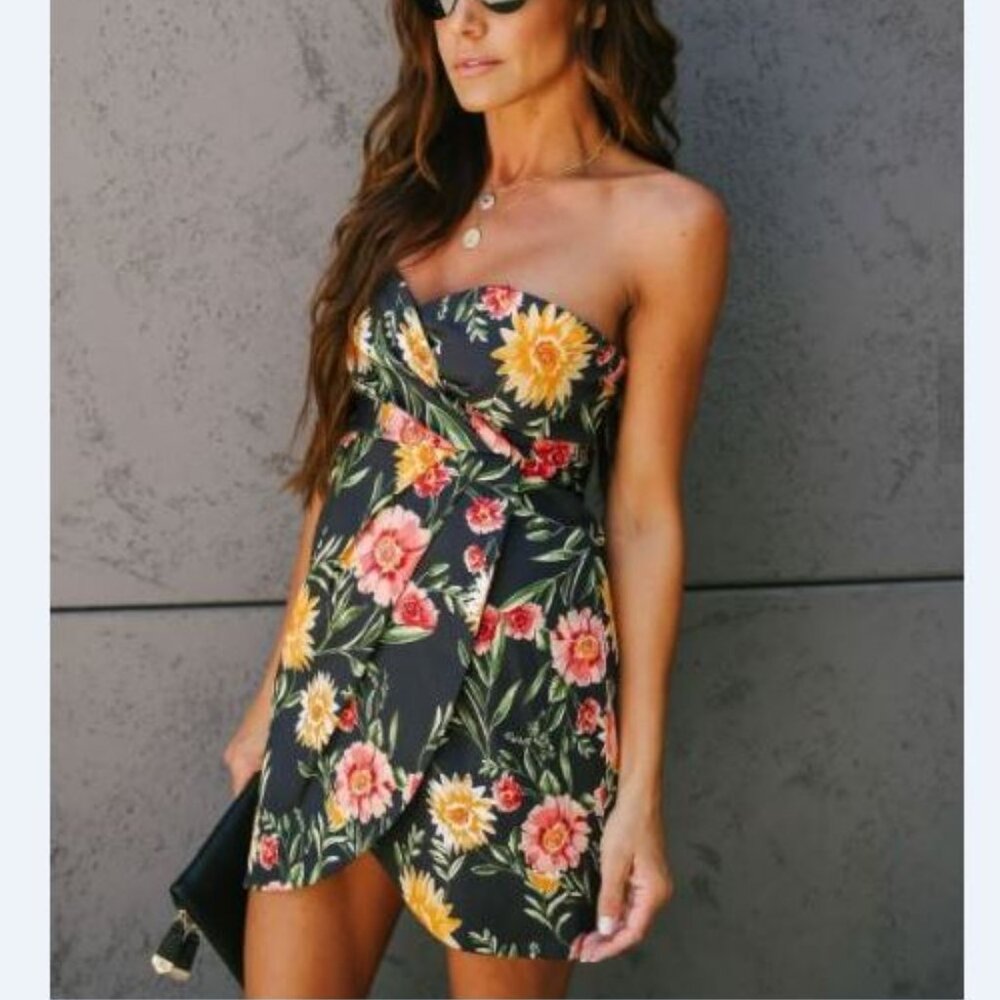 NWOT Olivaceous | Vici Collection Navy Blue Floral Strapless Mini Dress SMALL